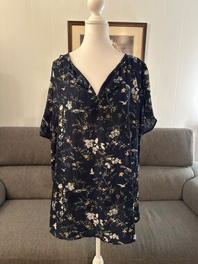 DR2 Navy Floral V-Neck Short Sleeve Blouse